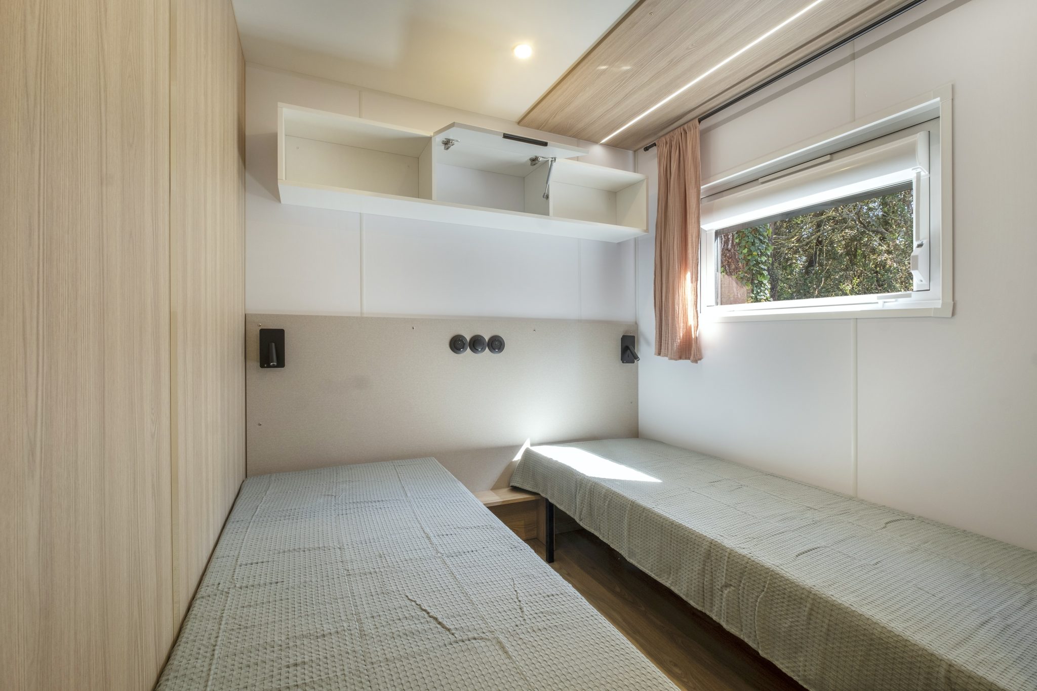 Location  PREMIUM : Mobil home TV, 6 personnes, 3 chambres, 2 salles de bain, Neuf au camping Le Suroit - 6