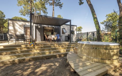 Le mobil-home avec jacuzzi sur l’Île de Ré : des vacances au top !