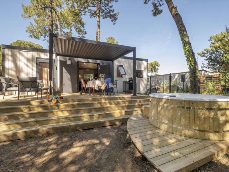 Location  PREMIUM : Mobil home TV, 6 personnes, 3 chambres, 2 salles de bain, jacuzzi privatif, climatisation, Neuf au camping Le Suroit - 1