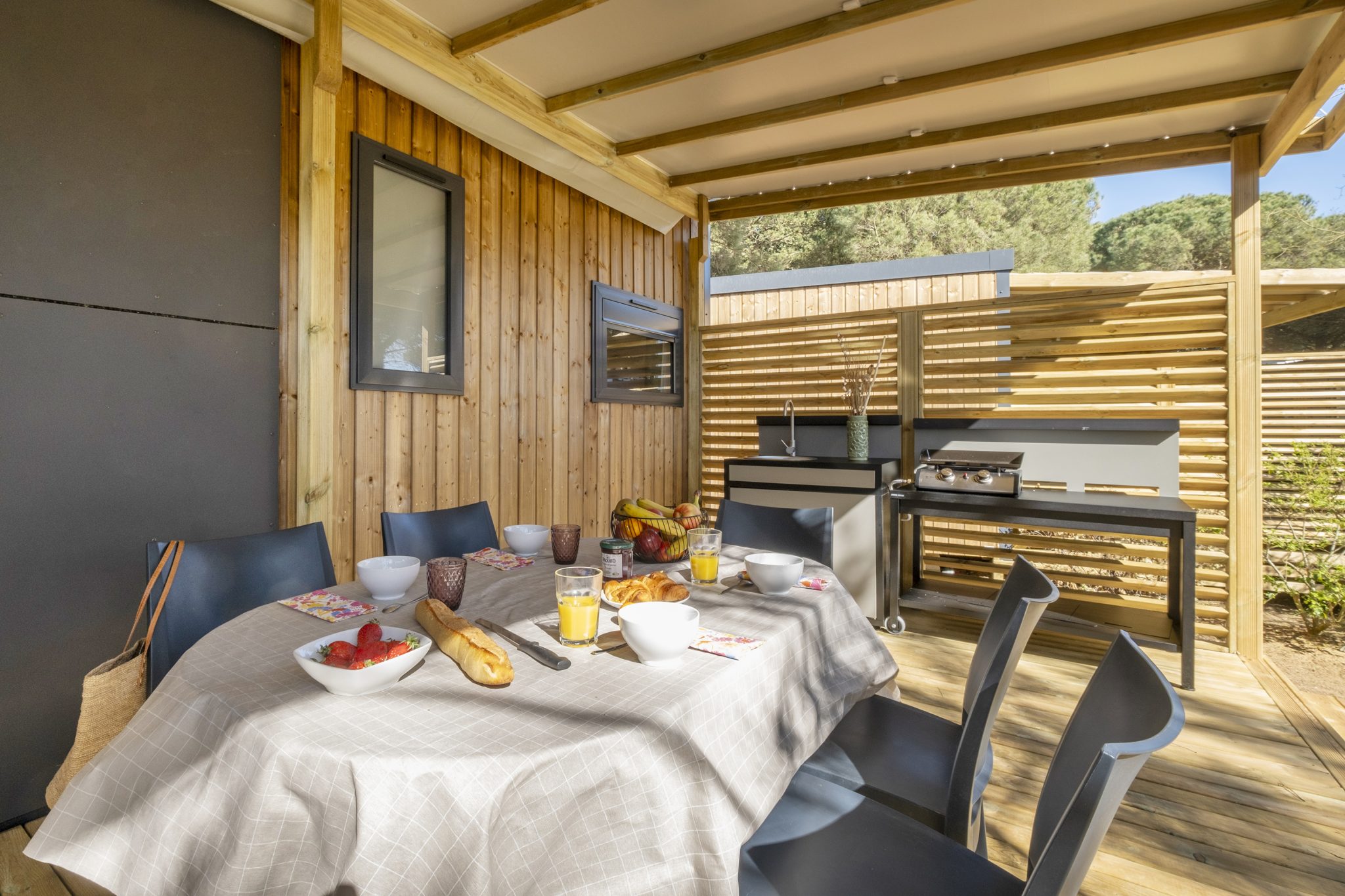 Location  PREMIUM : Mobil home TV, 6 personnes, 3 chambres, 2 salles de bain, Neuf au camping Le Suroit - 3