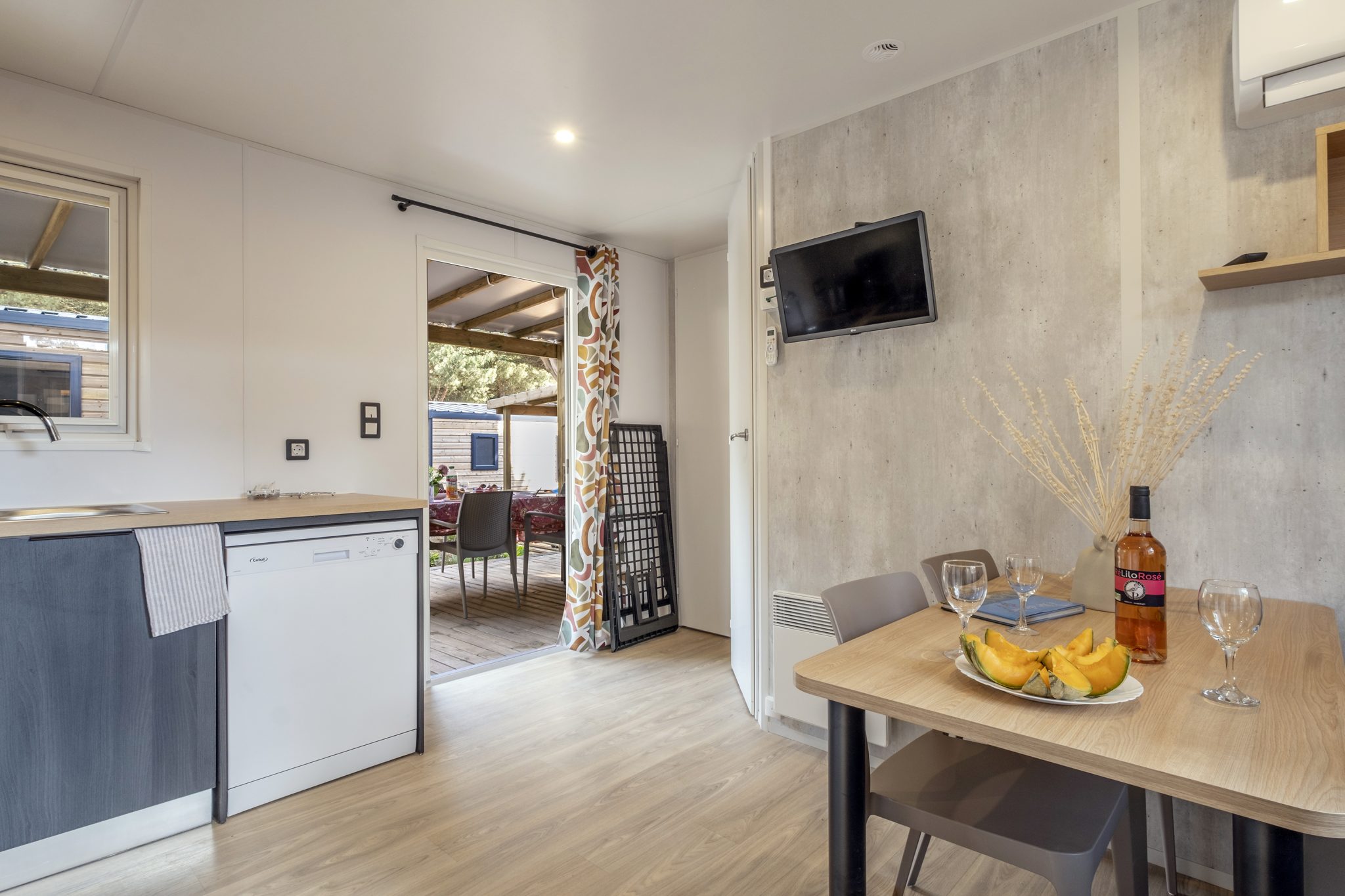 Location  CLIMATISE : Mobile-home, 6 personnes, 3 chambres, Climatisation, Lave-vaisselle, Terrasse couverte au camping Le Suroit - 1