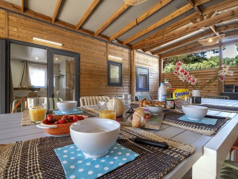 Location  ARCHIPEL : 14 personnes, 7 chambres, jacuzzi privatif et climatisation (2 mobil homes Îlots avec terrasse commune couverte) au camping Le Suroit - 4