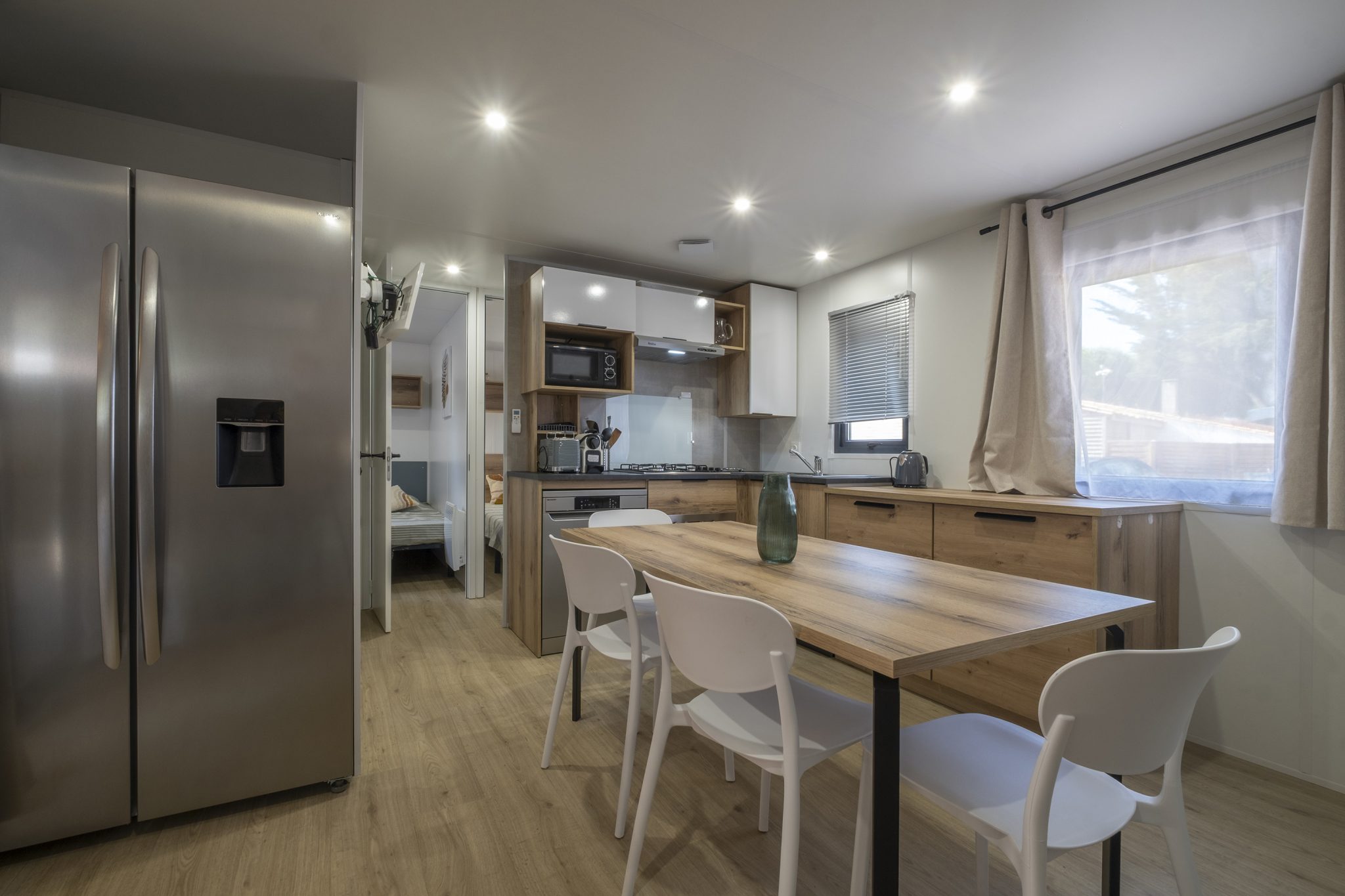Location  Archipel: 14 people, 7bedrooms, private jacuzzi, air conditioning (2 Mobile-homes with a common shared terrace) au camping Le Suroit - 4