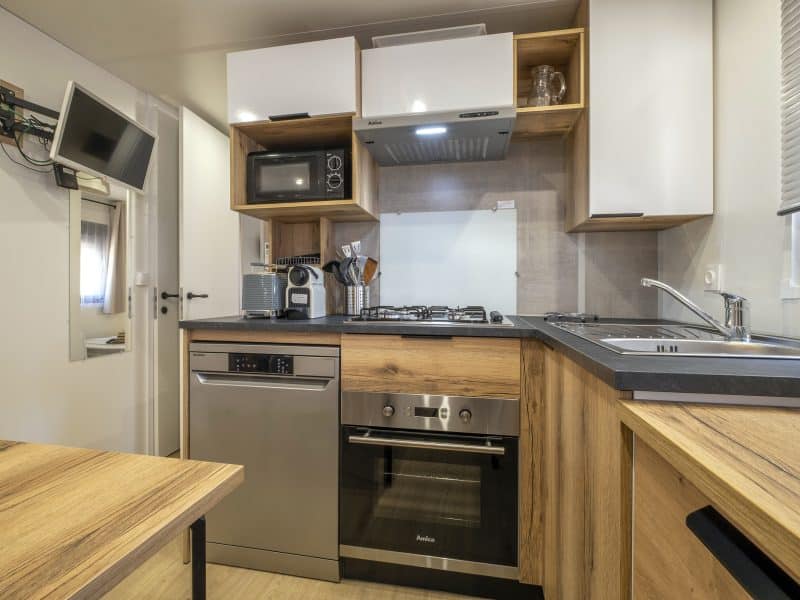 Location  ARCHIPEL : 14 personnes, 7 chambres, jacuzzi privatif et climatisation (2 mobil homes Îlots avec terrasse commune couverte) au camping Le Suroit - 6