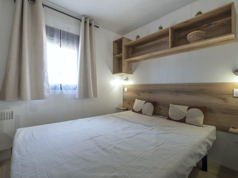 Location  ARCHIPEL : 14 personnes, 7 chambres, jacuzzi privatif et climatisation (2 mobil homes Îlots avec terrasse commune couverte) au camping Le Suroit - 8