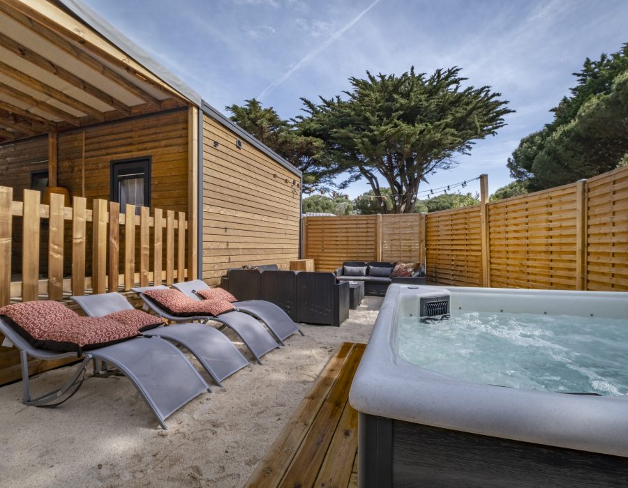Camping Suroit Réservez votre mobil home avec jacuzzi 0