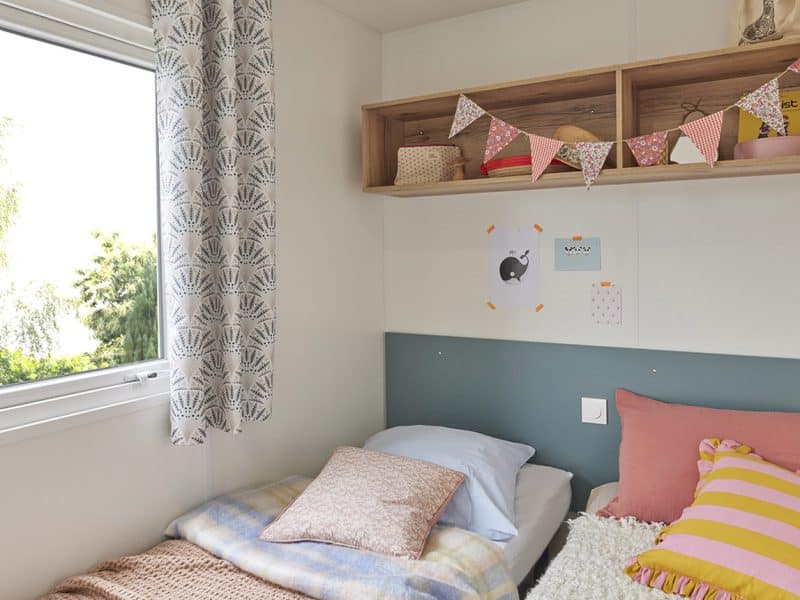 Location  Archipel: 14 people, 7bedrooms, private jacuzzi, air conditioning (2 Mobile-homes with a common shared terrace) au camping Le Suroit - 5