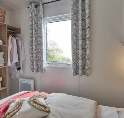 Location  ARCHIPEL : 14 personnes, 7 chambres, jacuzzi privatif et climatisation (2 mobil homes Îlots avec terrasse commune couverte) au camping Le Suroit - 8
