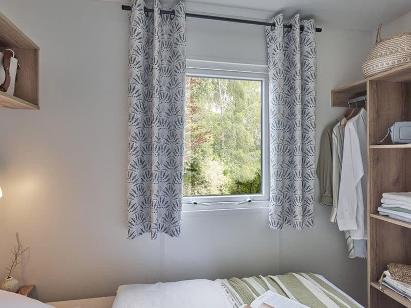 Location  Archipel: 14 people, 7bedrooms, private jacuzzi, air conditioning (2 Mobile-homes with a common shared terrace) au camping Le Suroit - 4