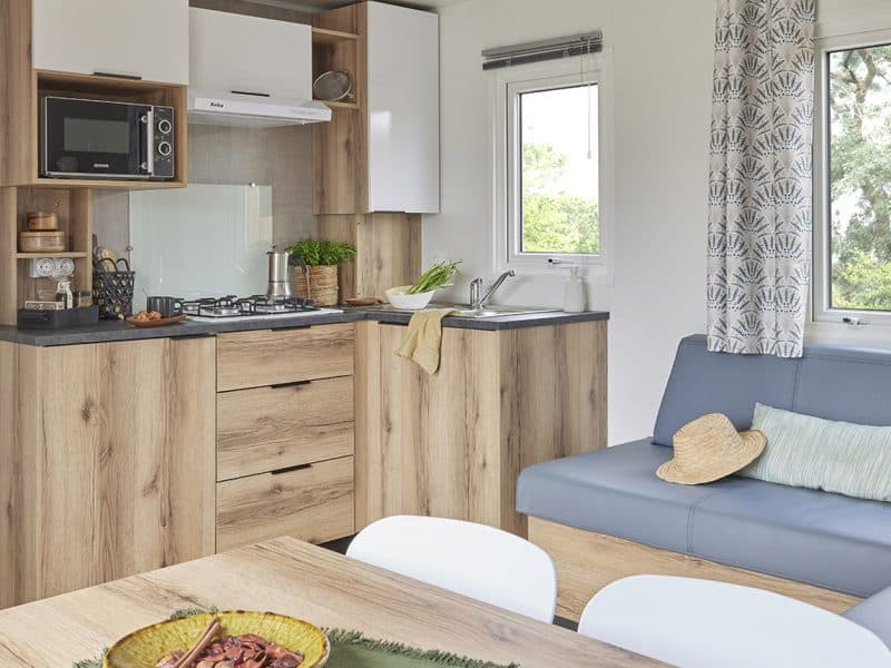 Location  Archipel: 14 people, 7bedrooms, private jacuzzi, air conditioning (2 Mobile-homes with a common shared terrace) au camping Le Suroit - 3